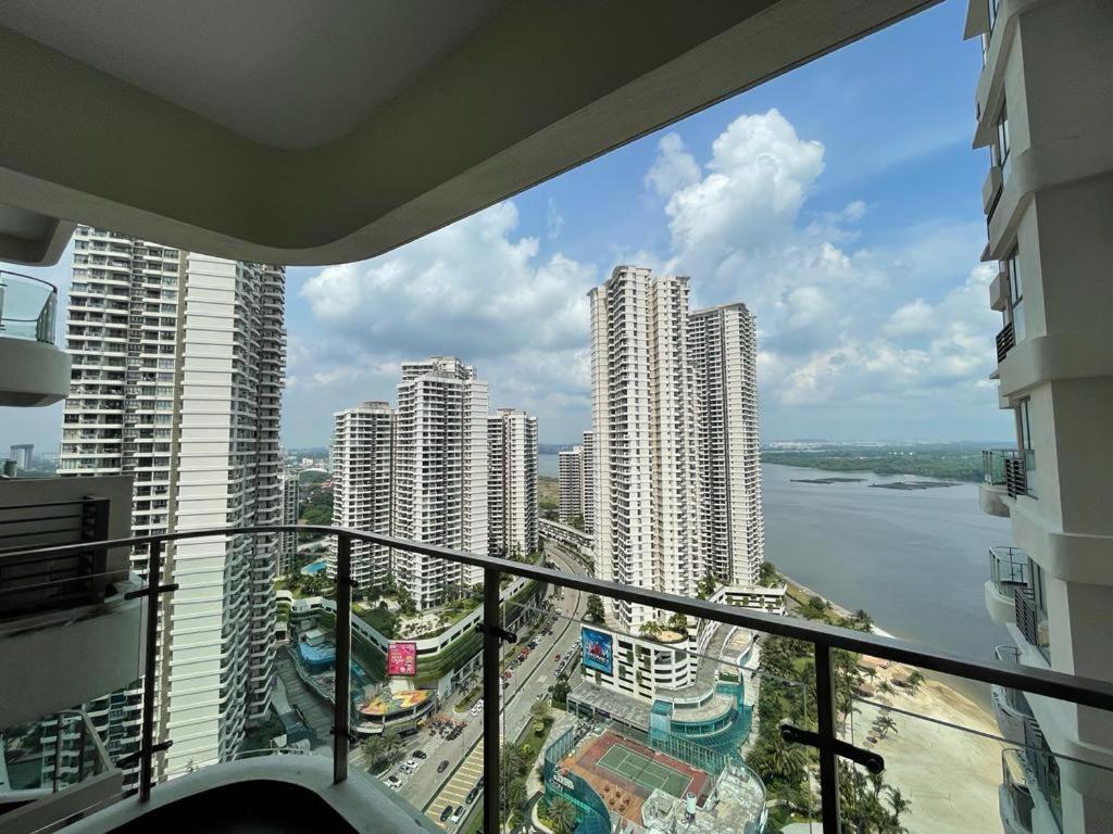 Royal Country Garden Danga Bay Apartemen